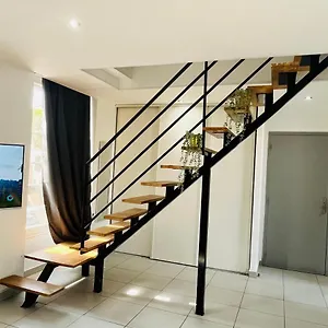 Appartement Superbe Duplex Design Neuf 2 Chambres, Climatise Confort, Facile D,acces Stationnement Gratuit, Marseille